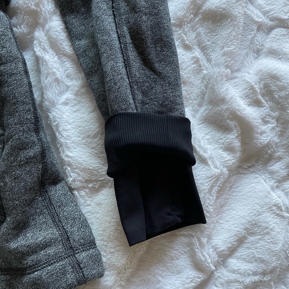 Lulu lemon running jacket size 2 - Picture 2 of 7